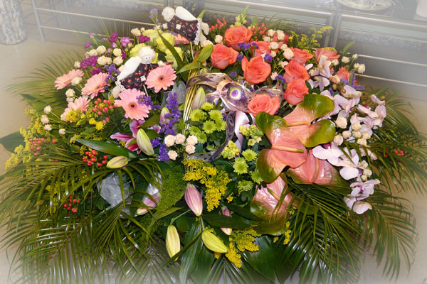 Корзины цветов на юбилеи и торжества